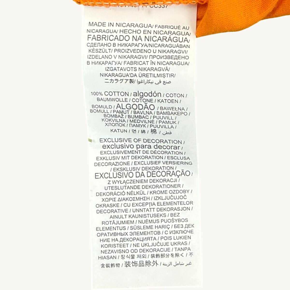 Camiseta de manga corta con cuello de pico