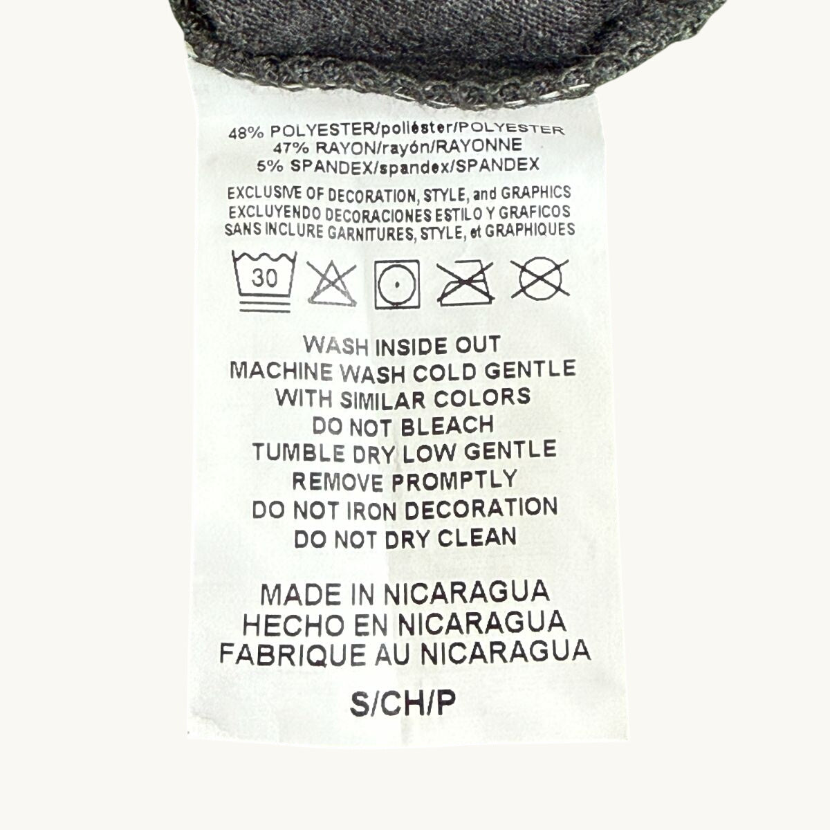 Camiseta de cuello de pico y manga corta sin decorar