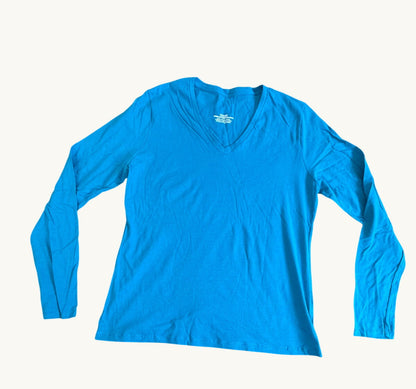 Camiseta de manga larga con cuello de pico sin adornos