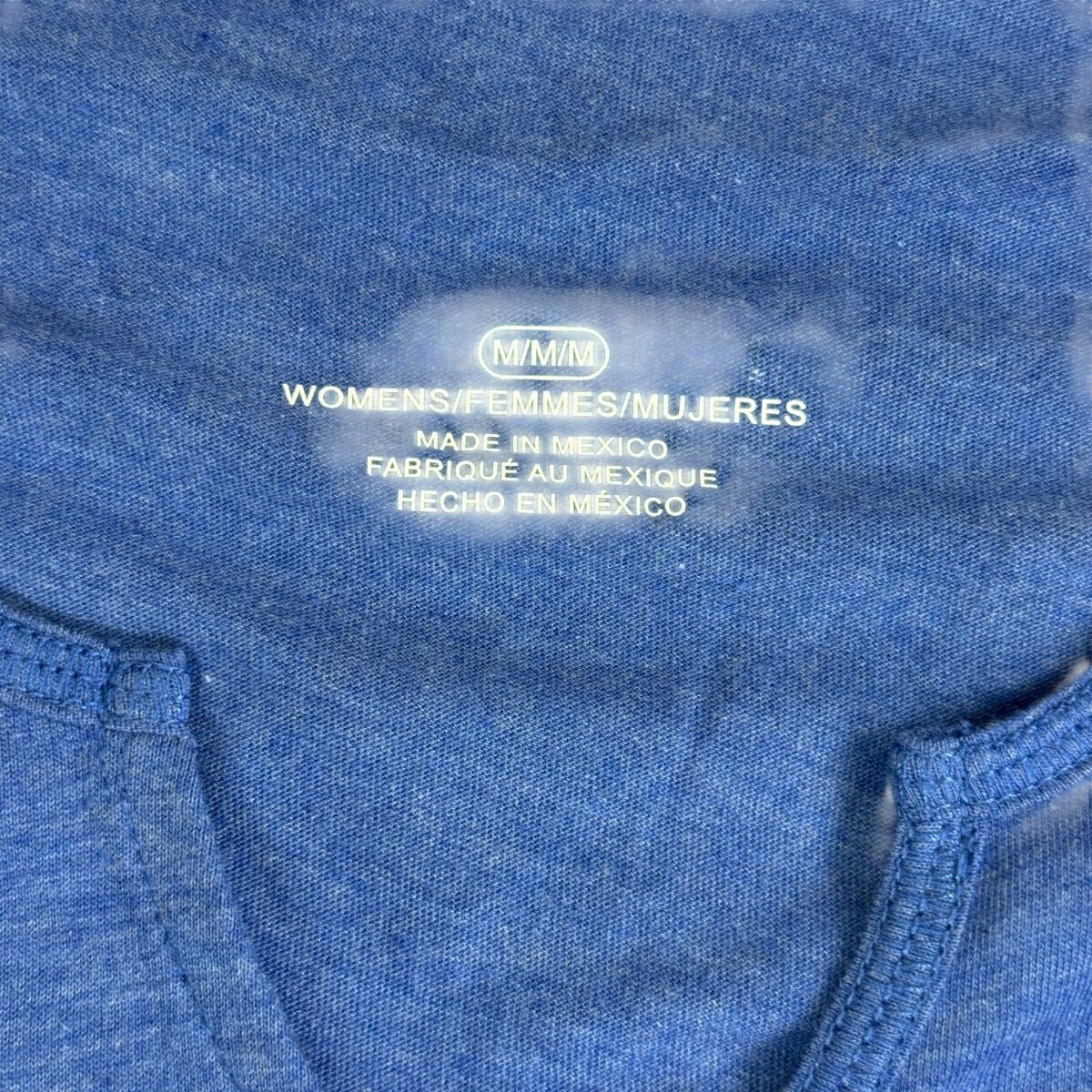 Camiseta raglán bicolor con escote de muesca