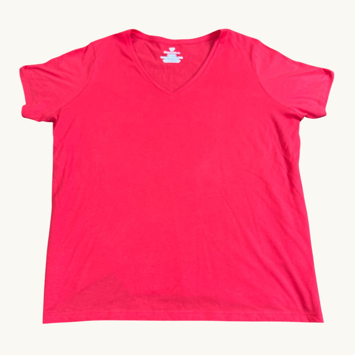 Playera atlética roja con cuello en V (Tallas grandes)