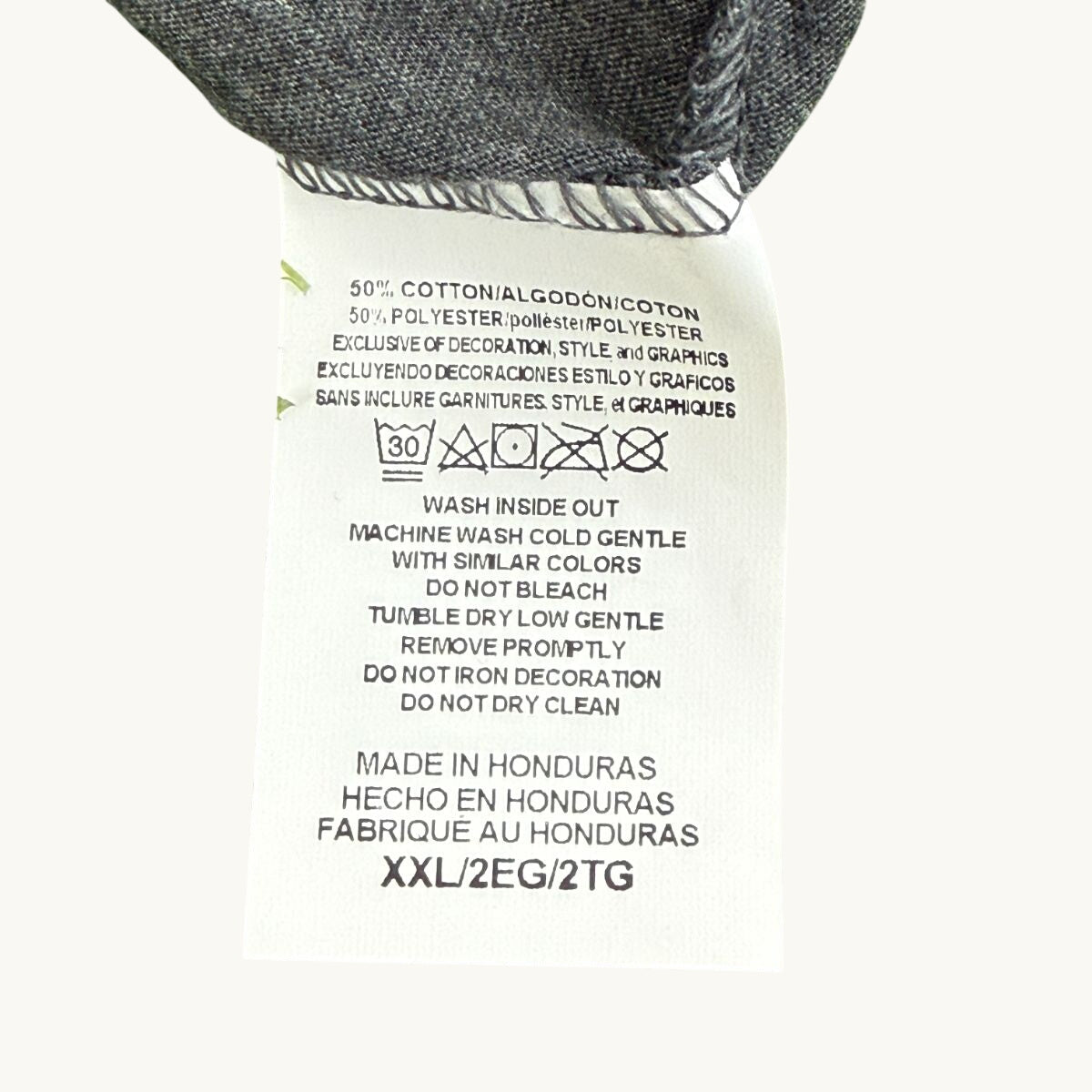 Camiseta Gildan 2810 de manga larga y cuello en V