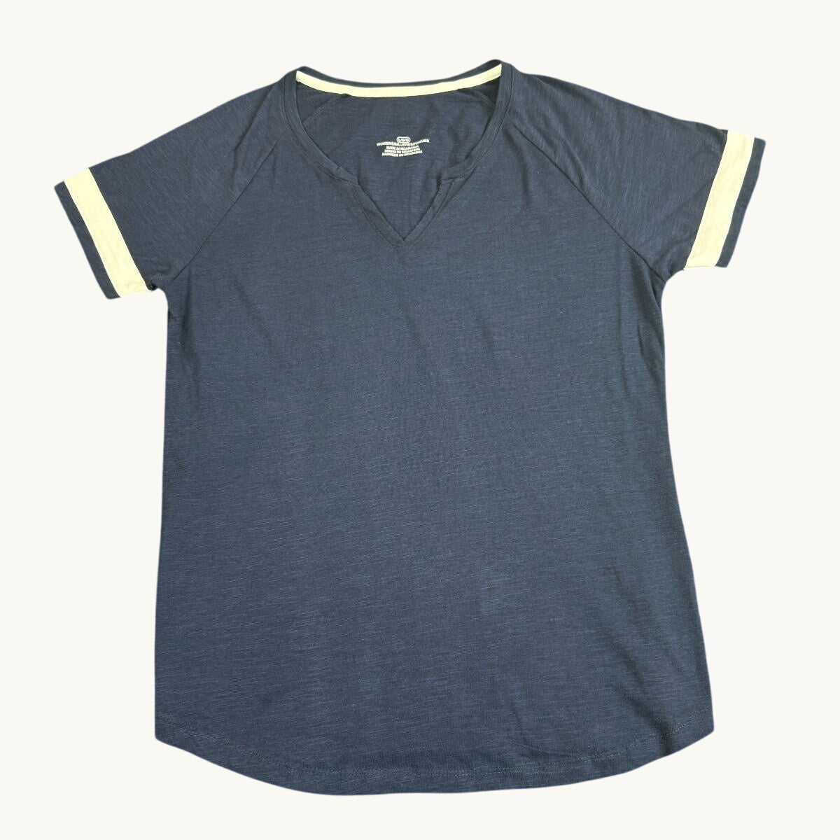 Camiseta sin adornos de manga corta con escote de muesca para mujer