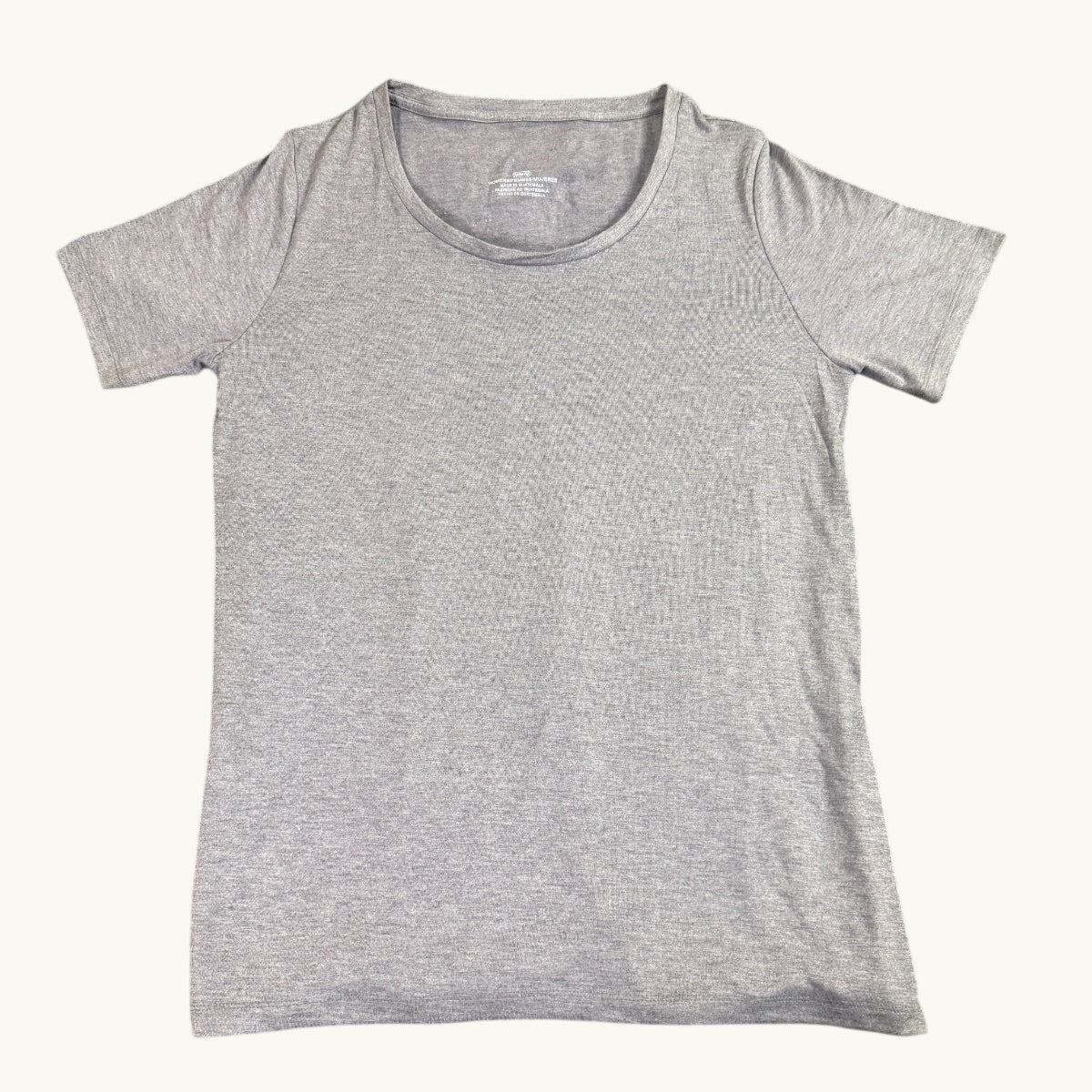 Camiseta de manga corta sin adornos, cuello redondo y corte holgado