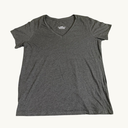Camiseta de manga corta con cuello en V sin adornos (tallas grandes)