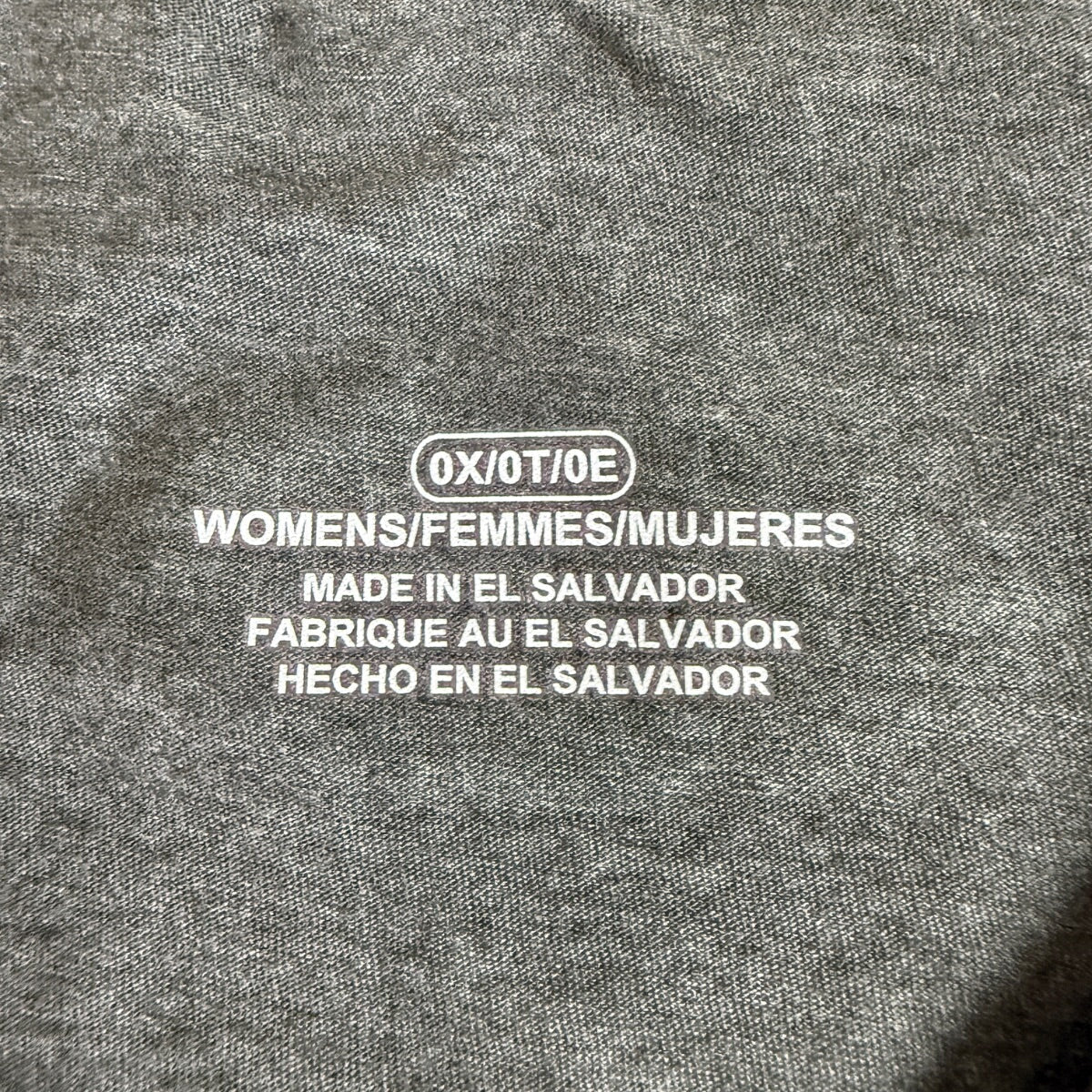 Camiseta de manga corta con cuello en V sin adornos (tallas grandes)