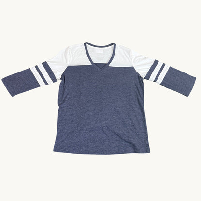 Camiseta de manga tres cuartos y cuello de pico