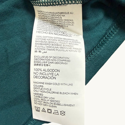 Camiseta de manga larga y cuello de pico