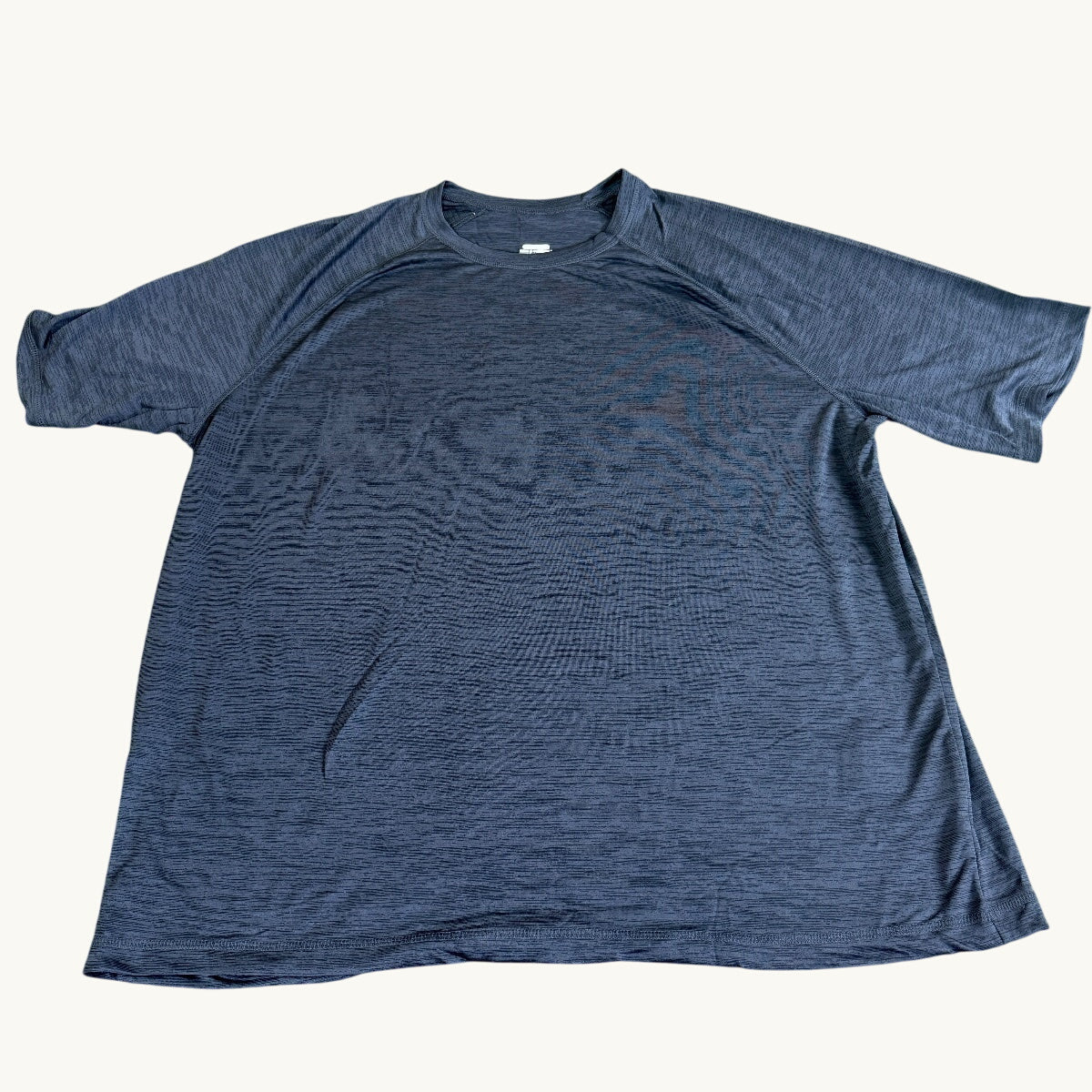 Sudadera negra raglán con cuello redondo y diseño acanalado