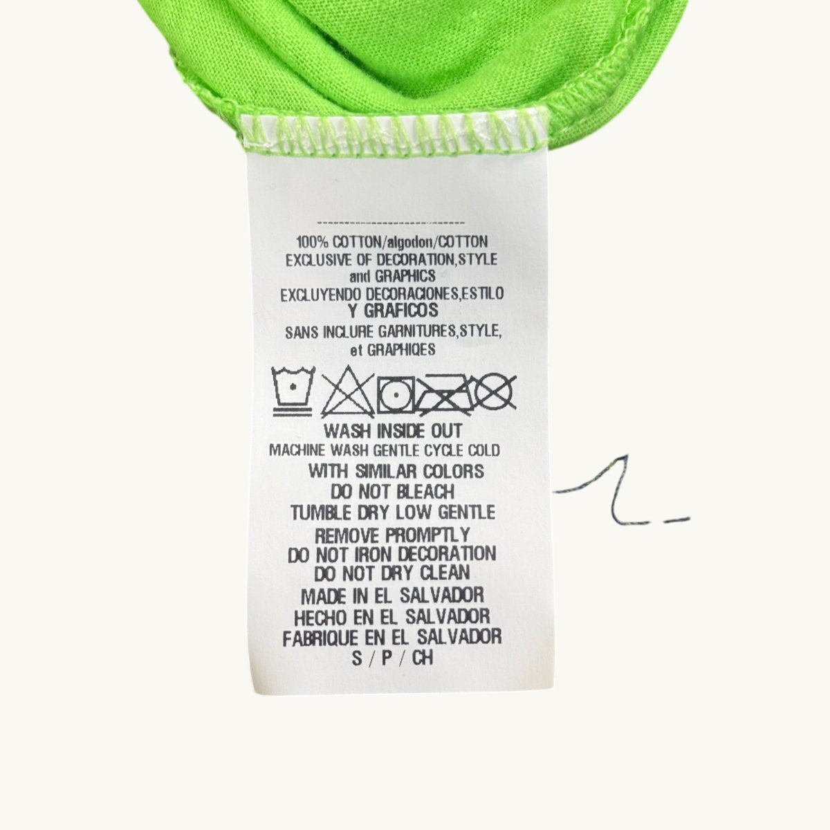 Camiseta de manga corta con cuello en V verde brillante