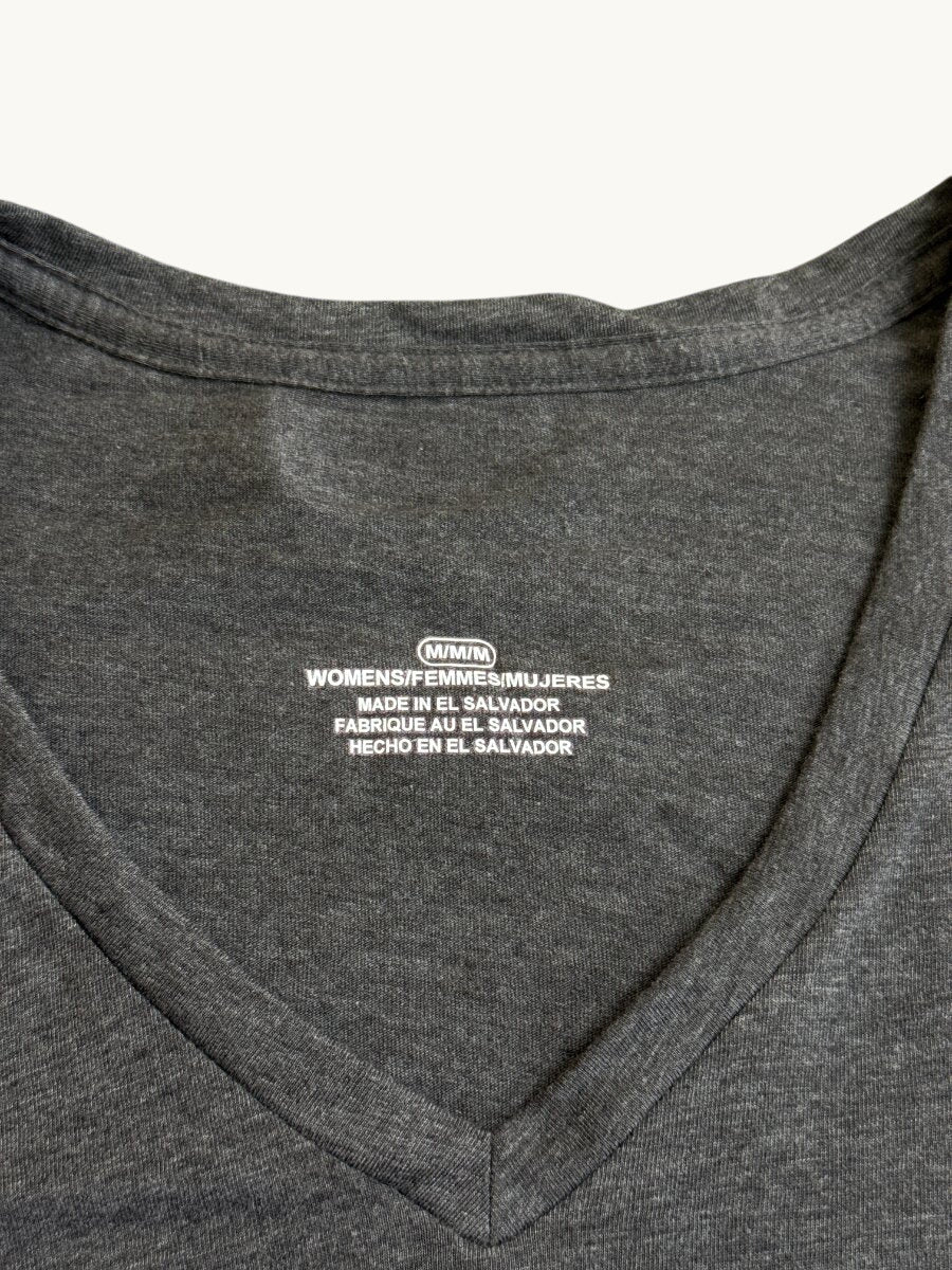 Camiseta de manga larga con cuello de pico en gris carbón jaspeado